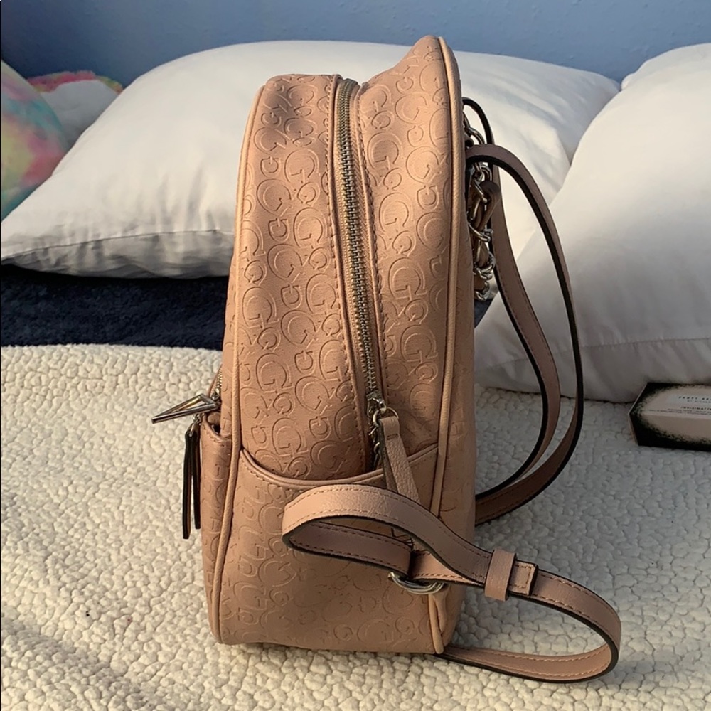 Guess backpack - Picture 2 of 8